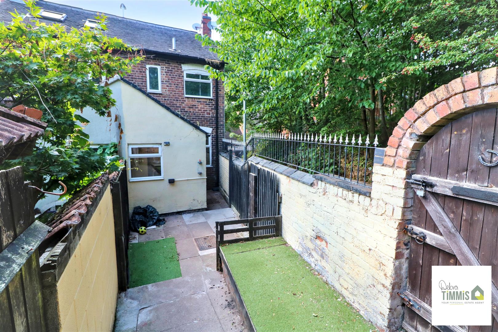 2 bed property in Leek Road, Stoke-On-Trent